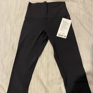 NWT Lulu BLACK Align crop 21” Legging SIZE 4
